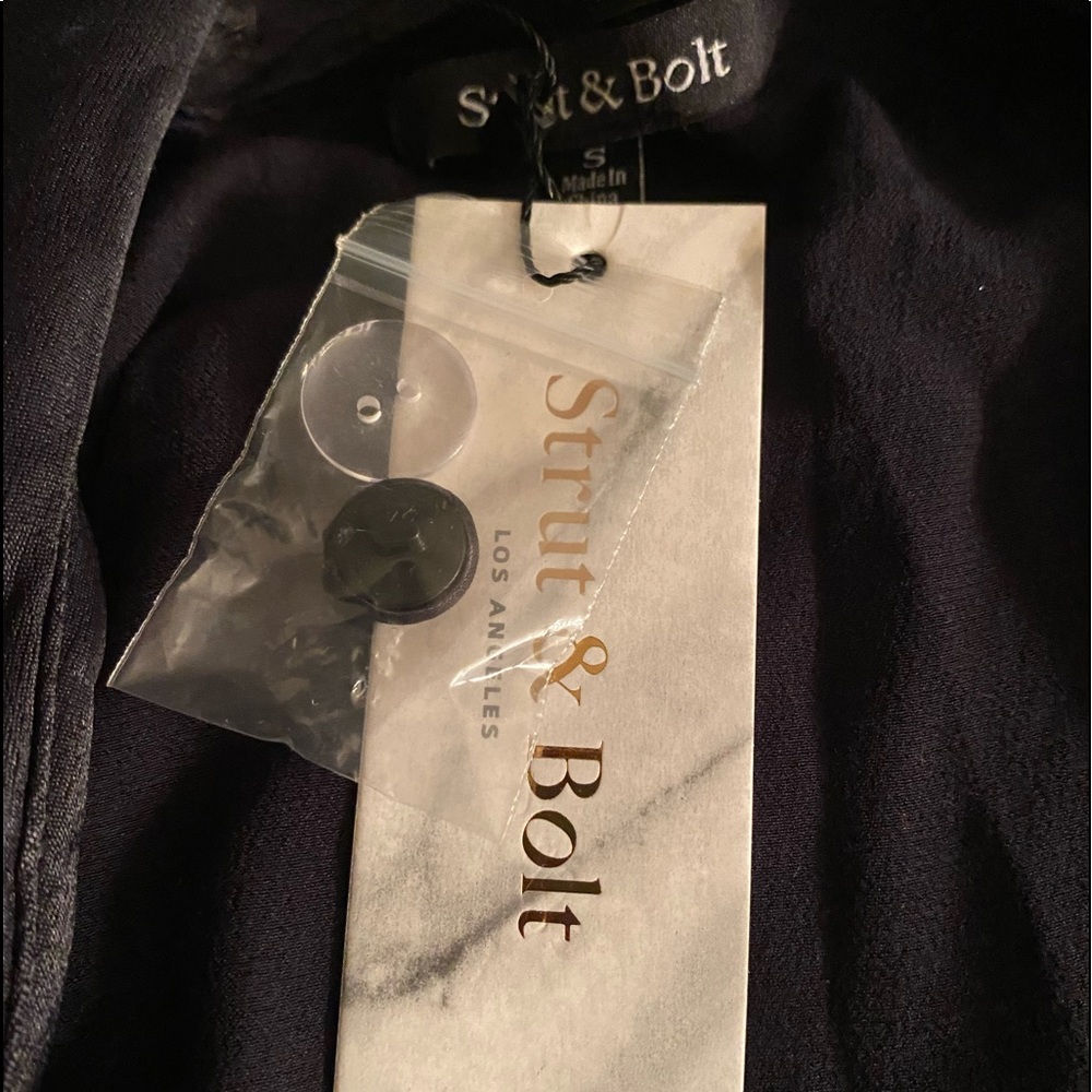 Strut & Bolt Long Sleeve Blouse - Picture 4 of 4